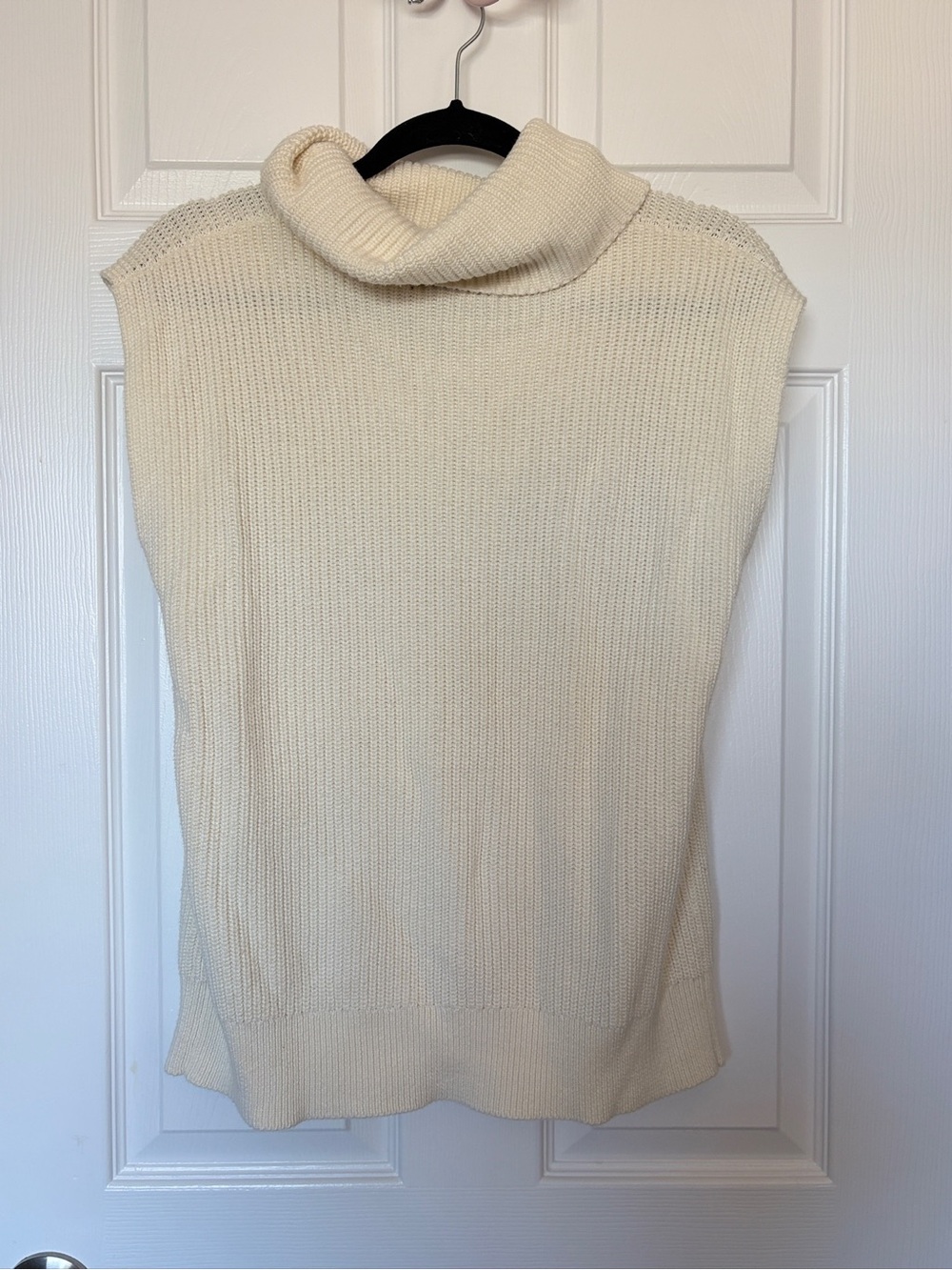 Banana Republic Cream Cowl Neck Sweater Vest Top Size Medium - Picture 3 of 6